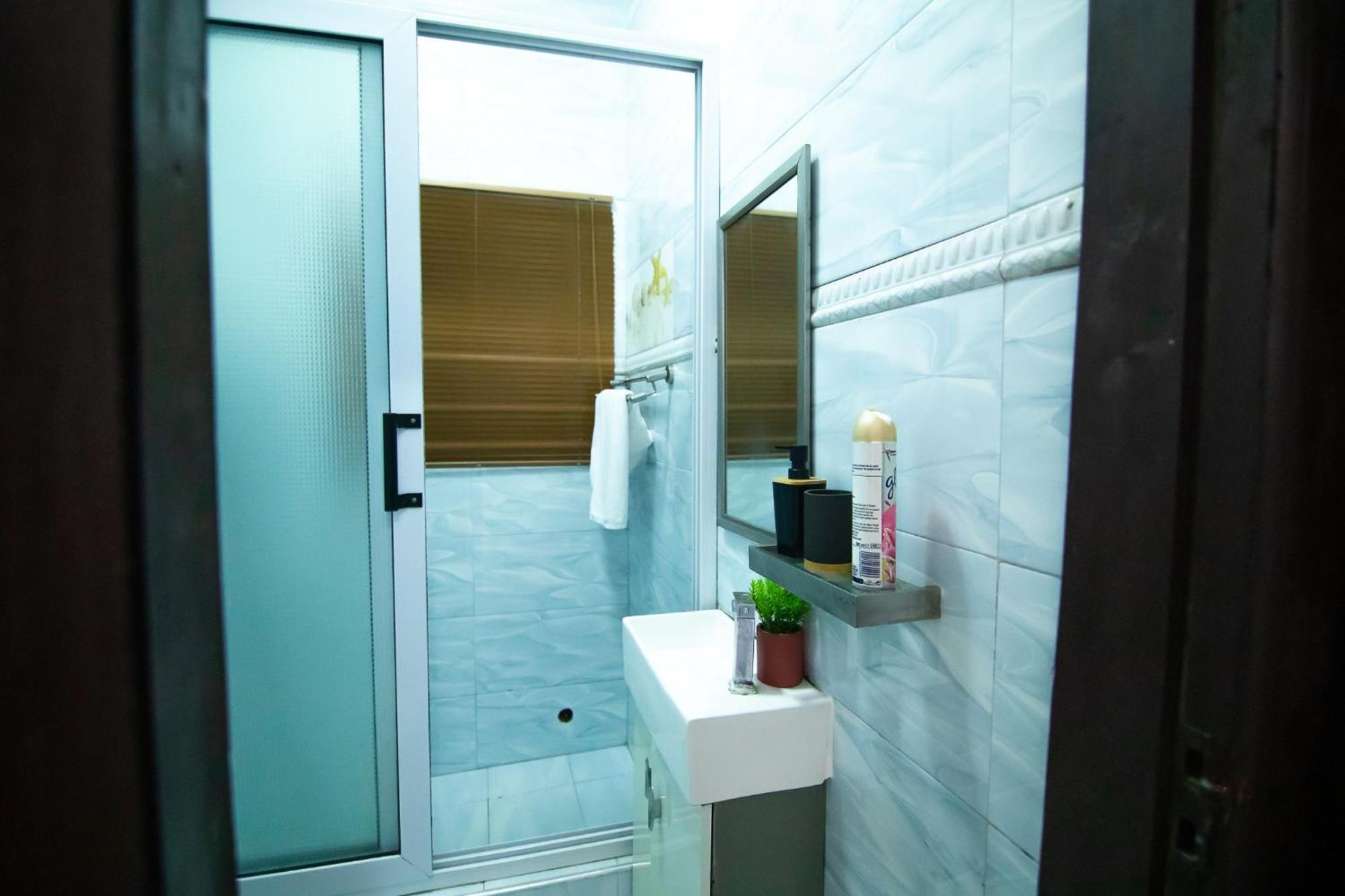 Stylish East Legon Apartment - Ac, Wi-Fi, Netflix Аккра Экстерьер фото